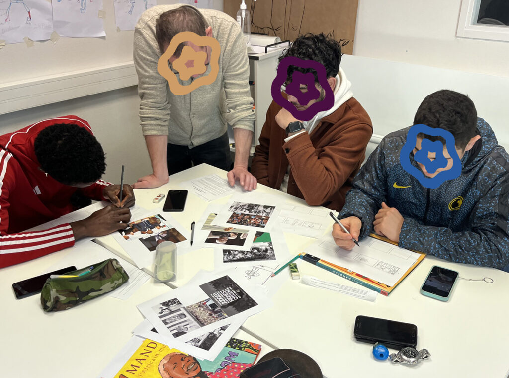 photo de jeunes en train de dessiner