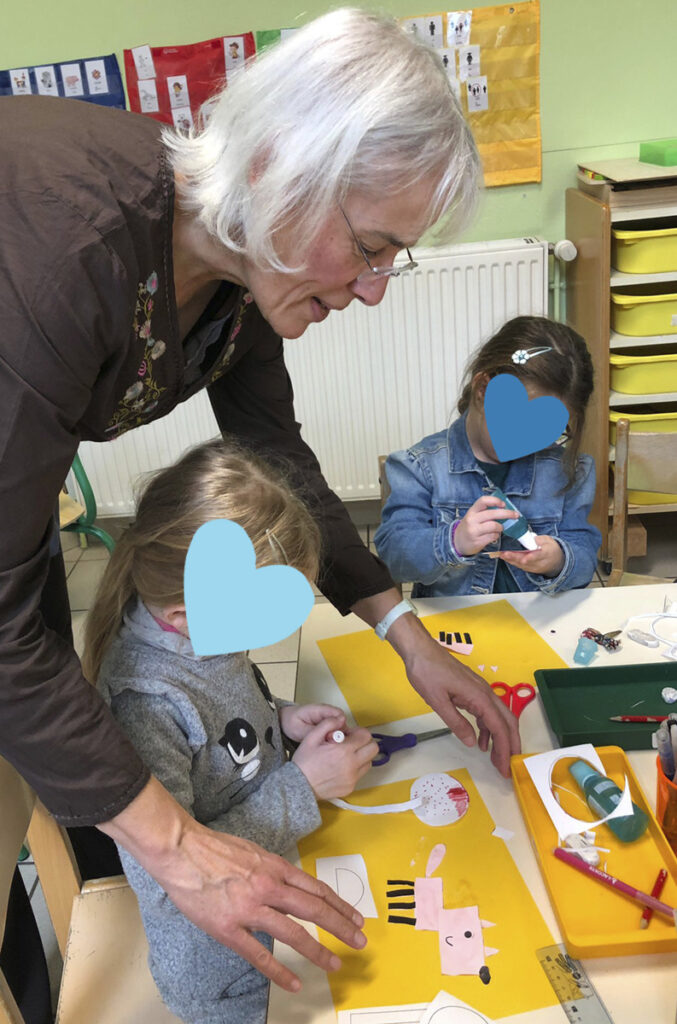 photo d'enfants créant des images